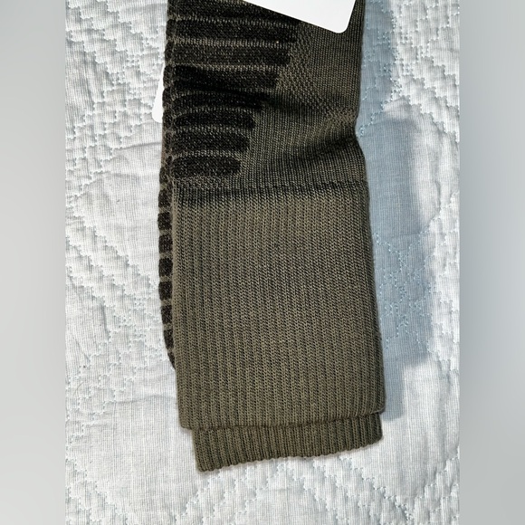 Nike Outdoor Crew Socks 1 Pair Men 8-12 Wmn 10-13 Black Gray w Logo Wool Blend - Picture 3 of 7